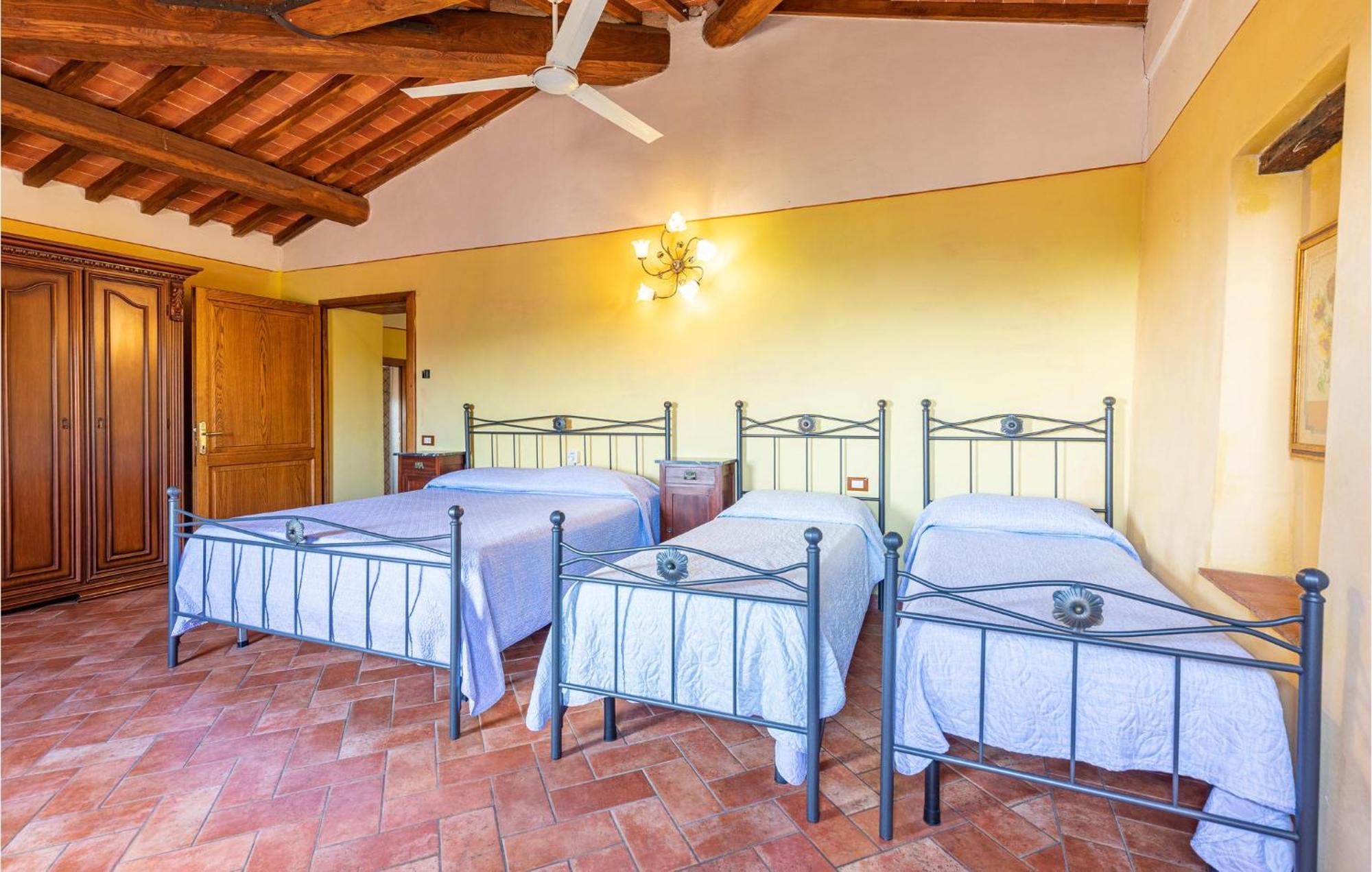 Awesome Home In Marliana With Kitchenette Exterior foto