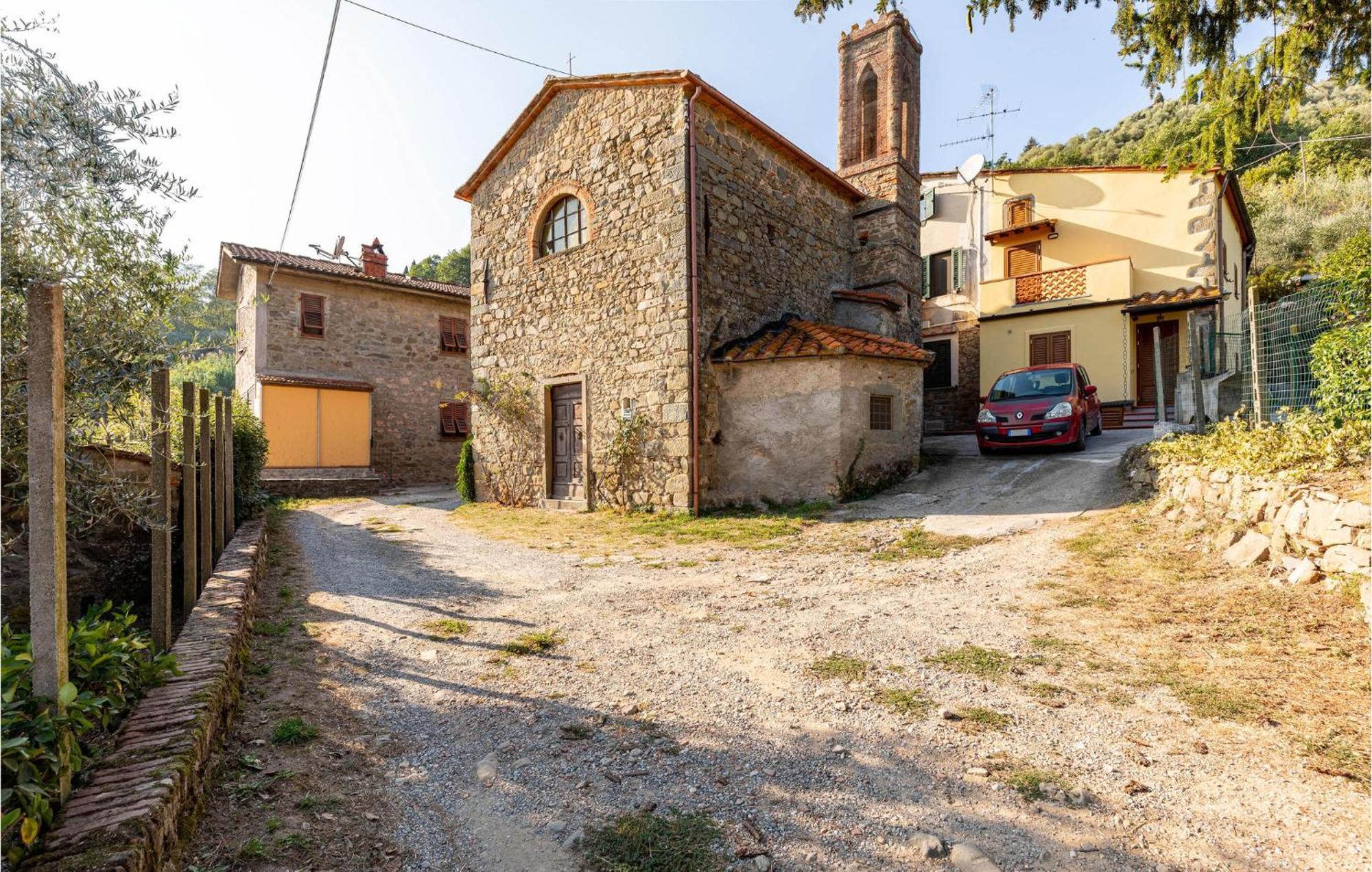 Awesome Home In Marliana With Kitchenette Exterior foto