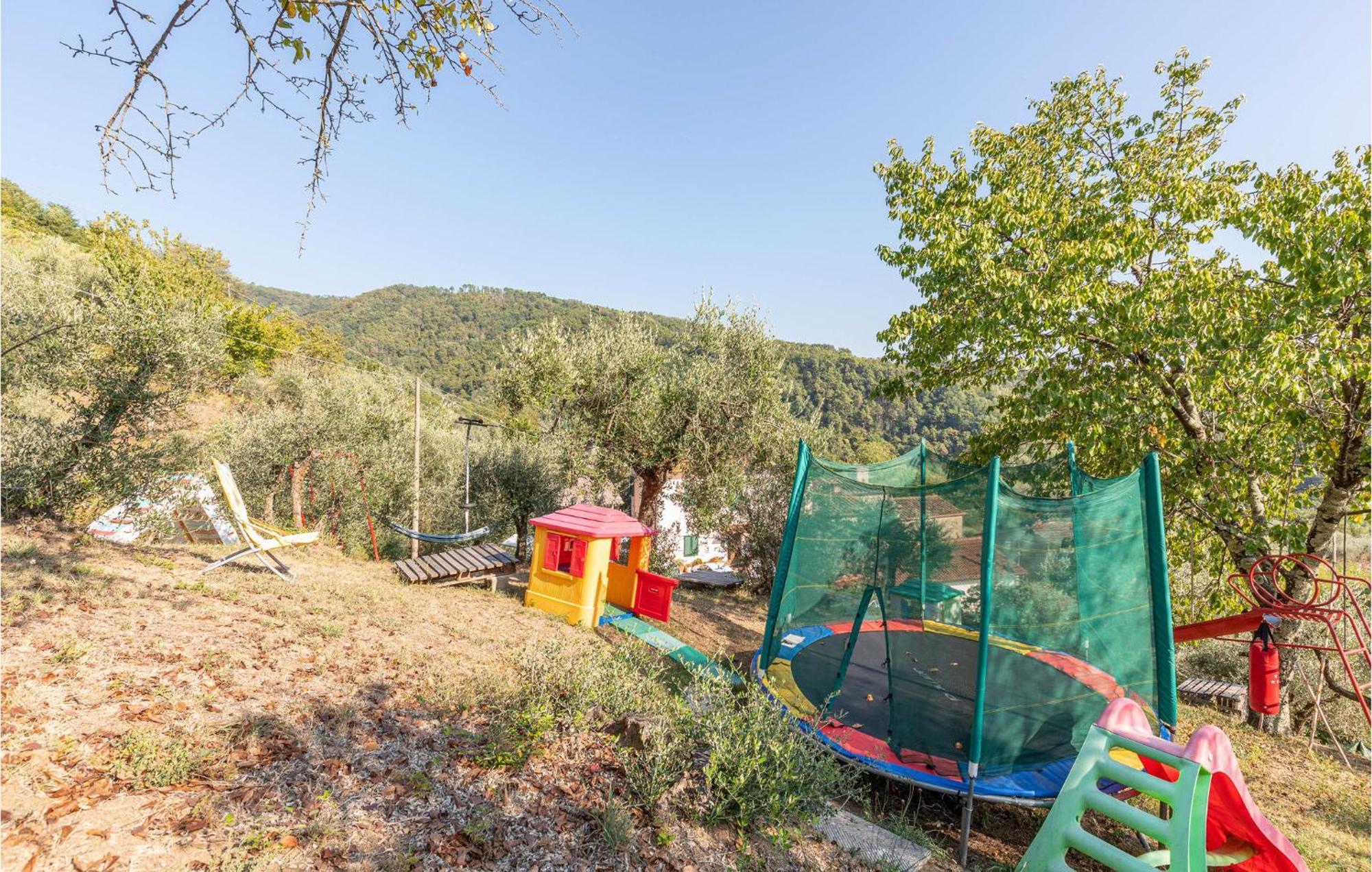 Awesome Home In Marliana With Kitchenette Exterior foto